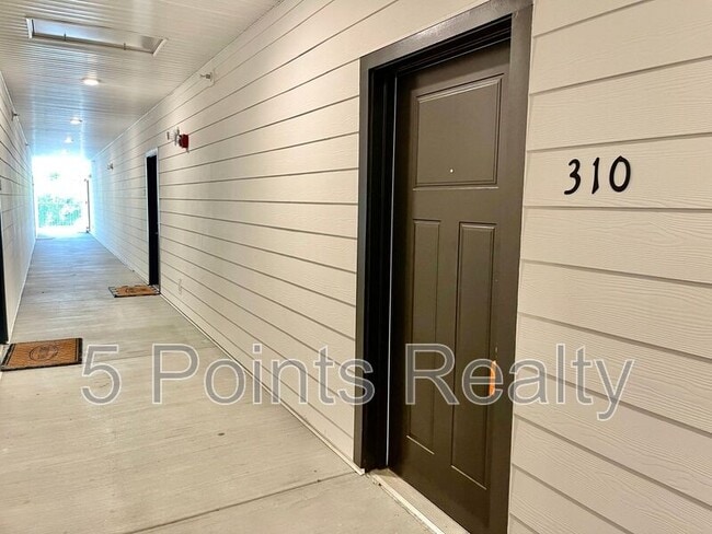 Building Photo - 934 Governors Ct