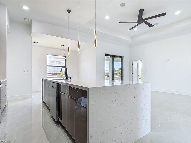 Foto del edificio - 323 NE 19th Terrace