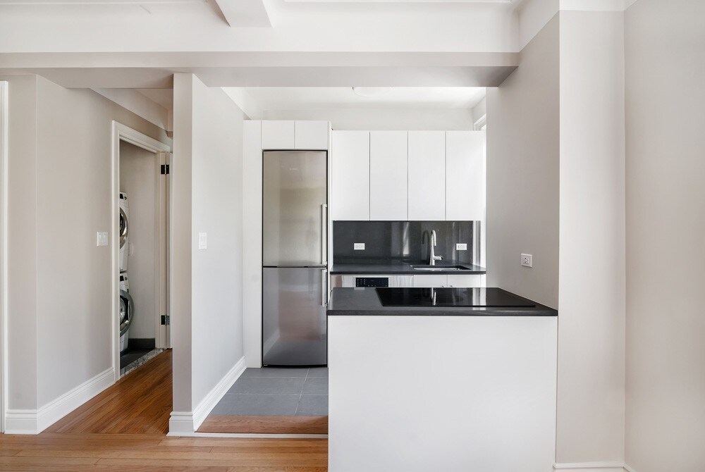 Foto principal - 303 E 21st St