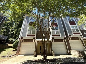 Building Photo - 2504 Cranbrook Ln