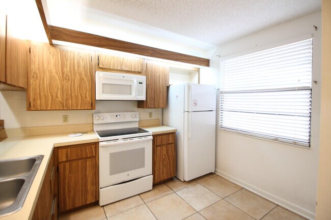 Foto del edificio - 3515 Village Blvd