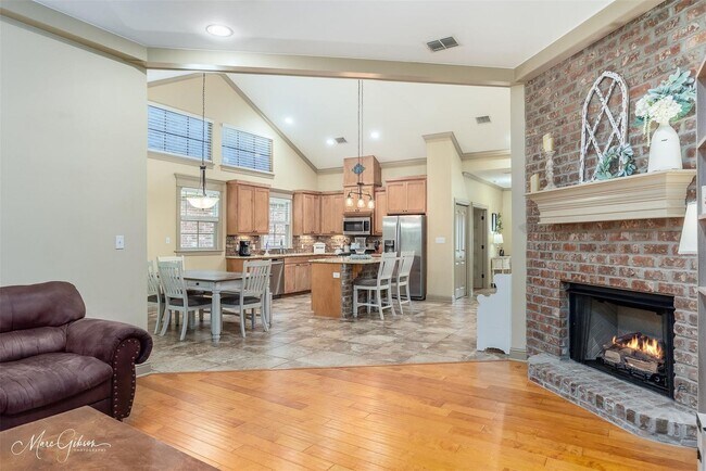 Foto del edificio - Great Floor plan close to I-49...