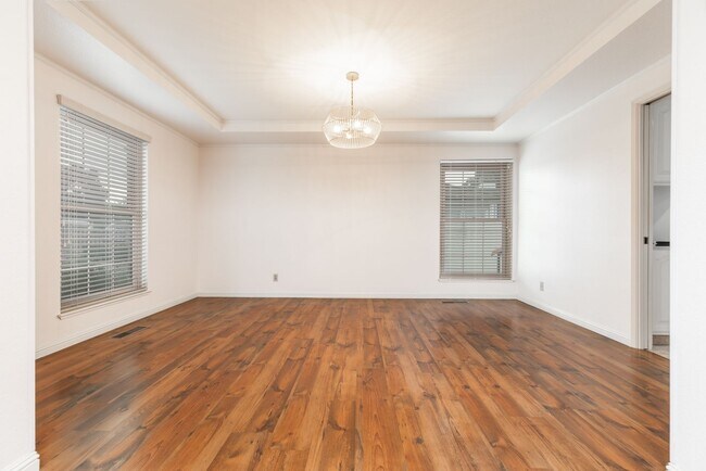 Building Photo - 447 Adams Way