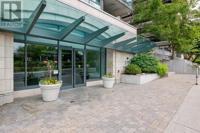Photo du bâtiment - 570-1570 Laurier Ave W