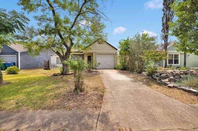 Building Photo - Charming 2-Bedroom, 1-Bathroom Home with U...