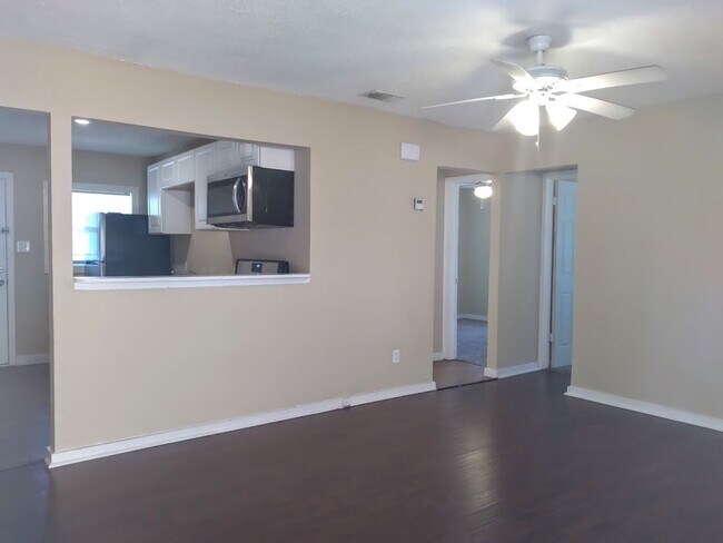 Foto del edificio - **APPLICATION RECEIVED** Available Now! 2 ...