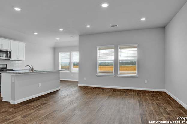 Foto del edificio - 125 Solitude Dr