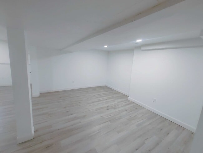 Building Photo - 52 Olive Crescent