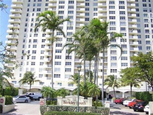 Foto principal - 3015 N Ocean Blvd