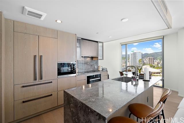 Building Photo - 1000 Auahi St