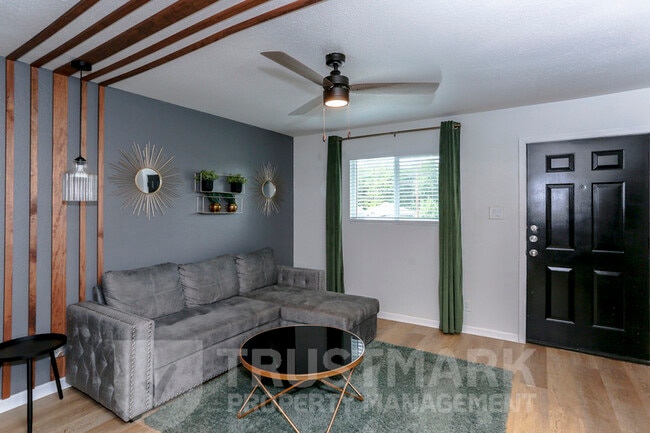 Building Photo - 614 Adams Ave