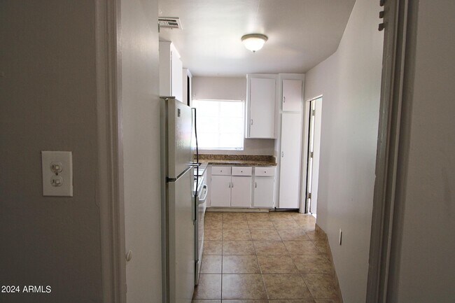 Building Photo - 2925 N 19th Ave
