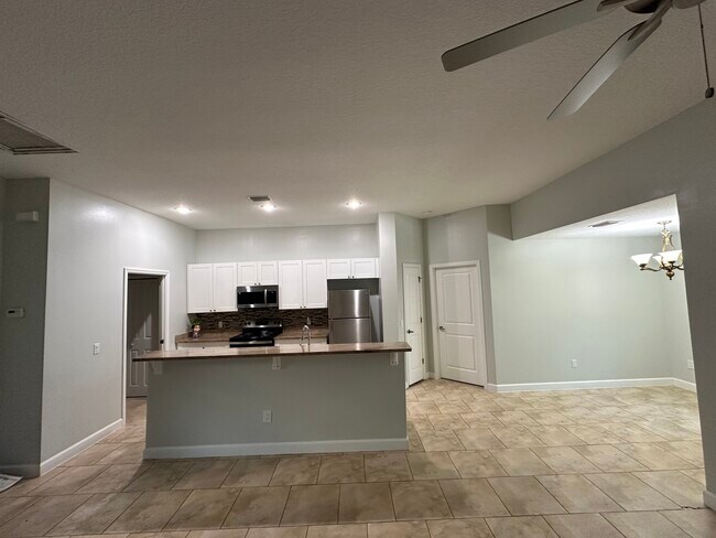 Open concept kitchen - 1815 17th Ave SW