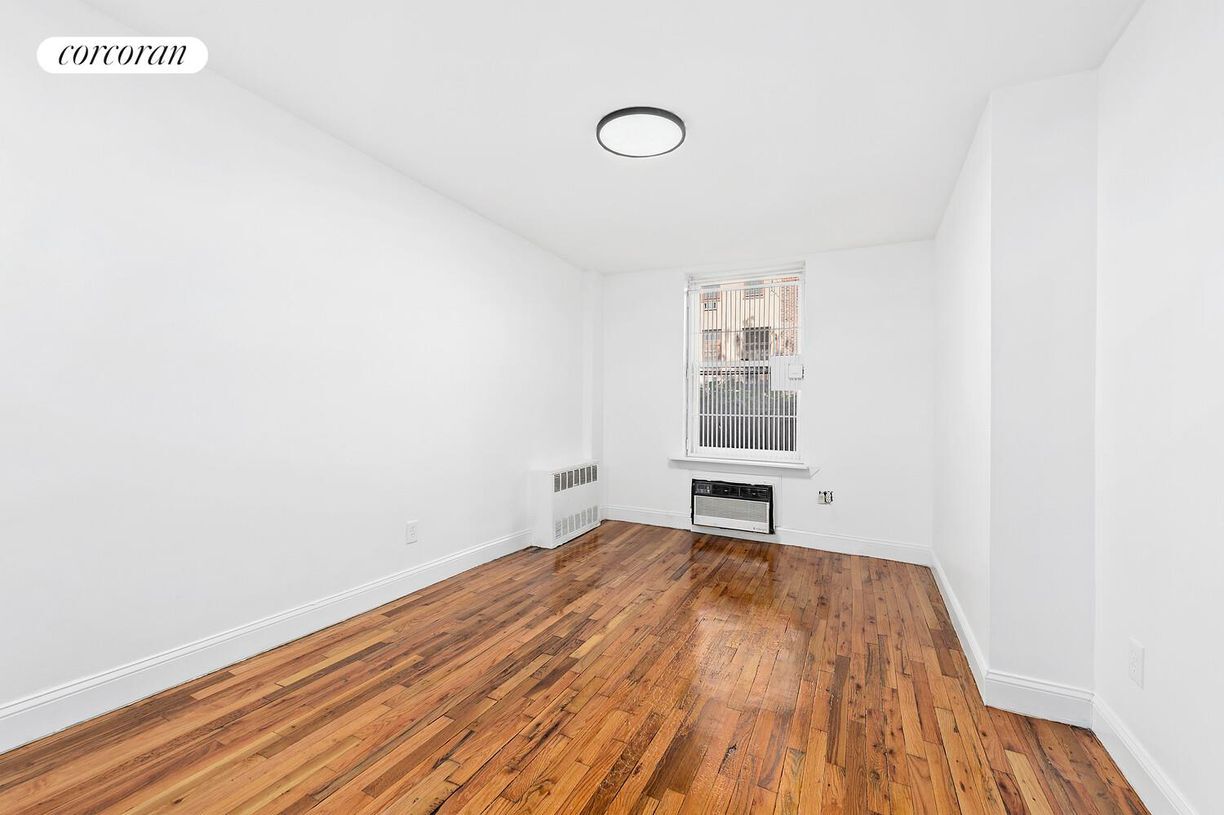 Building Photo - 320 W 22nd St