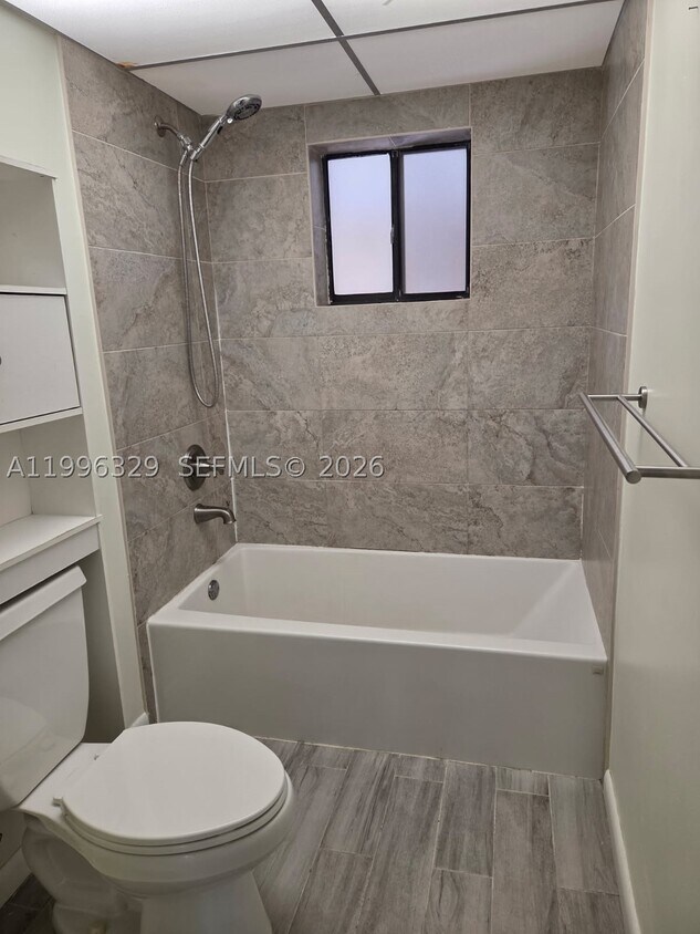 Foto del edificio - 8015 SW 107th Ave