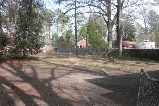 Building Photo - 1002 W Haven Blvd