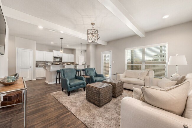 Foto del edificio - Beautiful 4 Bed, 4.5 Bath Townhome in Sout...