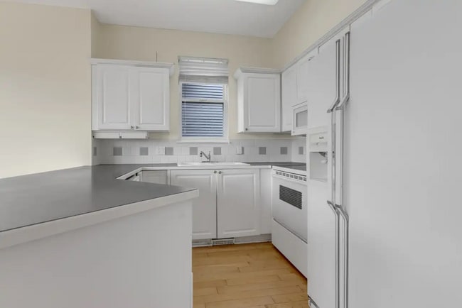 Building Photo - 14902 57 Av