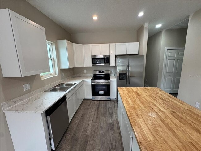 Building Photo - 3815 Valley Tree Dr