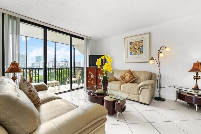 Foto del edificio - 3401 N Country Club Dr