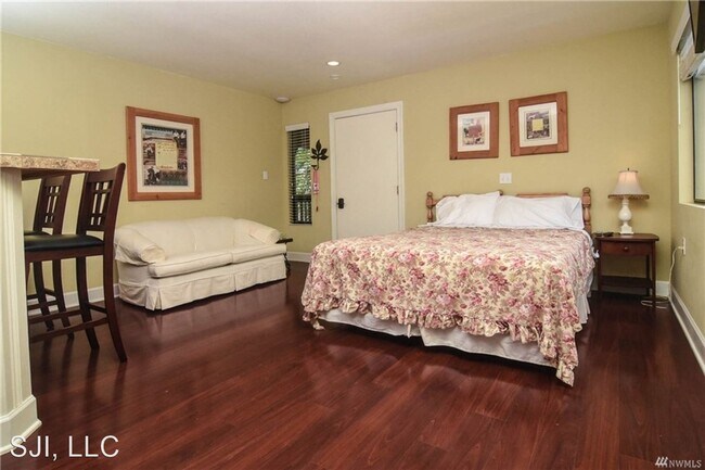 Foto del edificio - Studio, 1 bath House - 250 Tucker Ave, #6