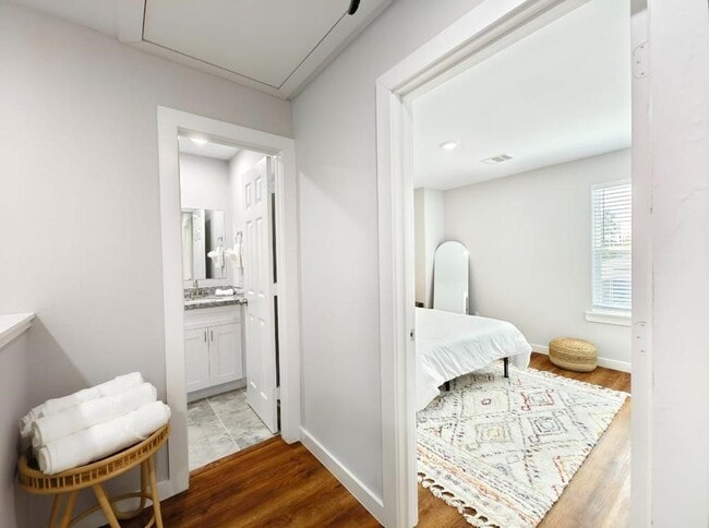 Building Photo - 8215 Hanna St