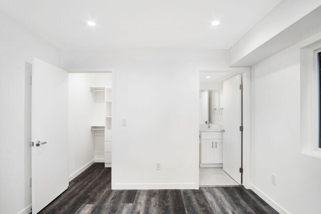 Foto del edificio - 10924 1/2 Hesby St