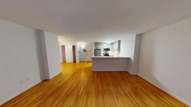 Building Photo - 121 Reade St