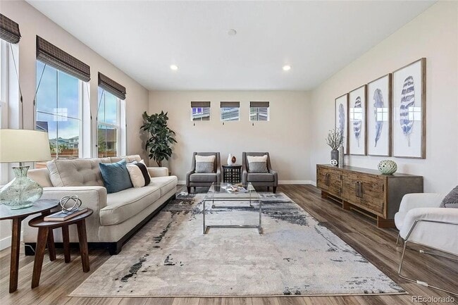 Building Photo - 860 Wildrose Pl