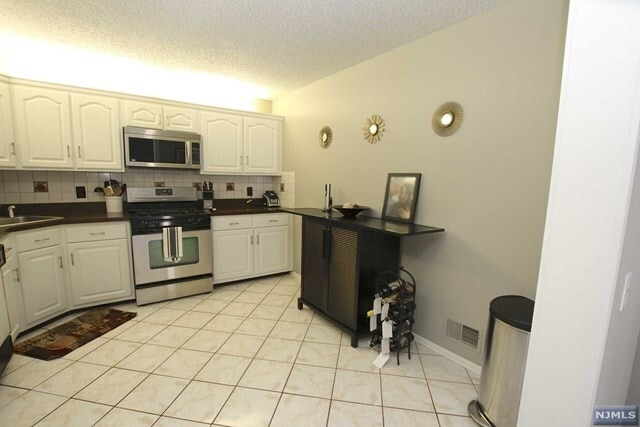 Building Photo - 1217 Mulberry Dr