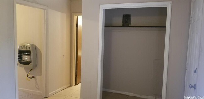 Building Photo - 1307 Plummer St