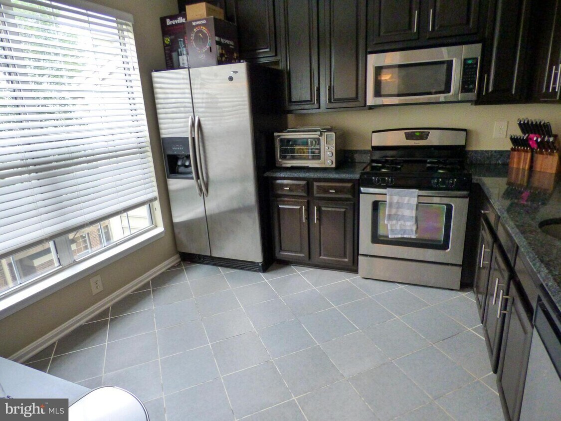 4104 Oxford Ln Unit 303, Fairfax, VA 22030 Condo for Rent in Fairfax, VA