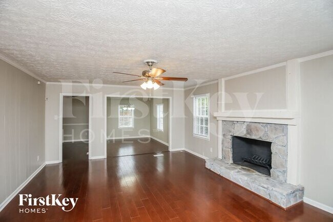 Foto del edificio - 1593 Pine Shadows Dr