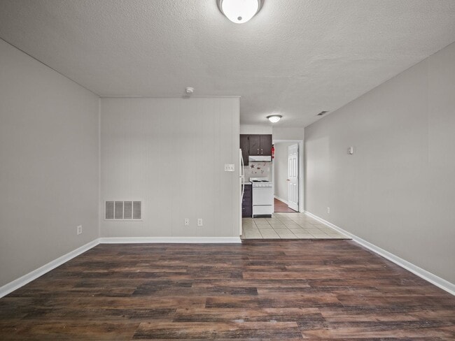 Building Photo - Welcome to Lakeview Park!