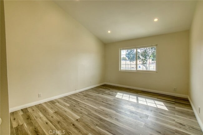 Foto del edificio - 24220 Censor Ave