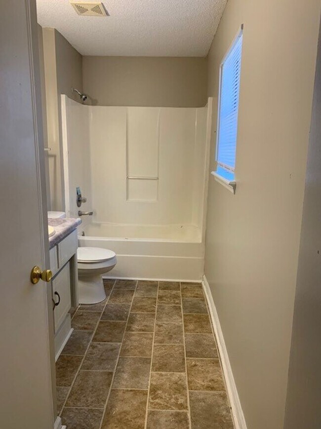 Building Photo - Beautiful Home in Hahira, Ga!