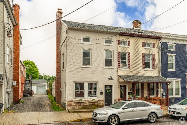Building Photo - 308 Cherry St