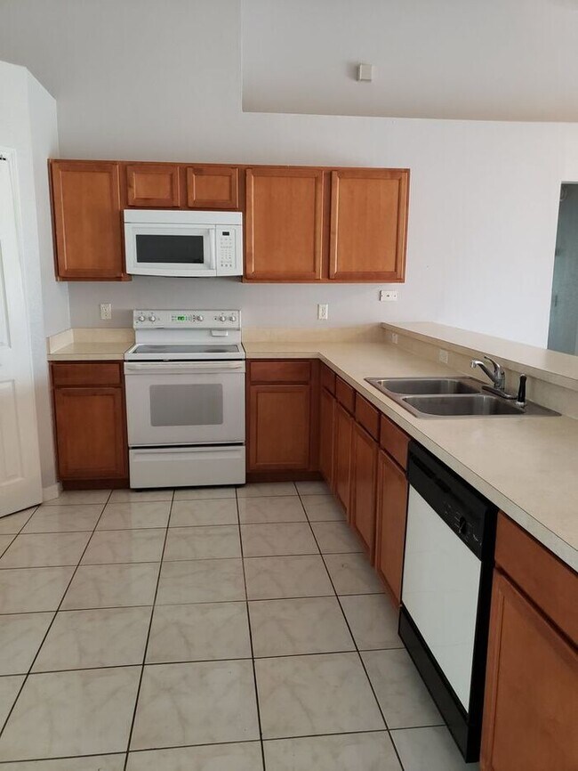Building Photo - Single Family Home in Poinciana