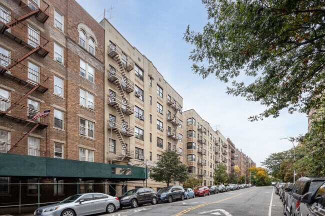 Foto del edificio - 251 Seaman Ave
