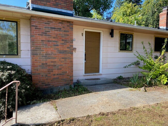 Foto del edificio - 3043-3045-3045 SW Dolph Ct