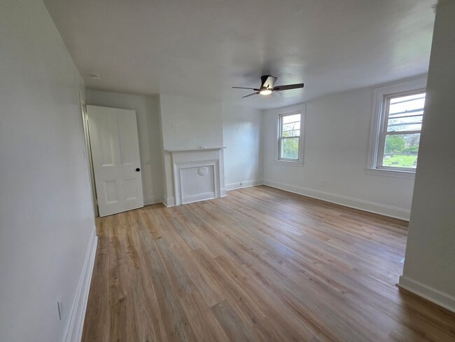 Building Photo - Newly Updated 3 bedroom 1 bathroom Apartment for Rent!