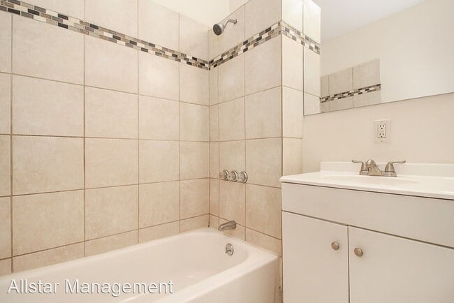Building Photo - 2 br, 1 bath House - 3339 W 84th Street Un...