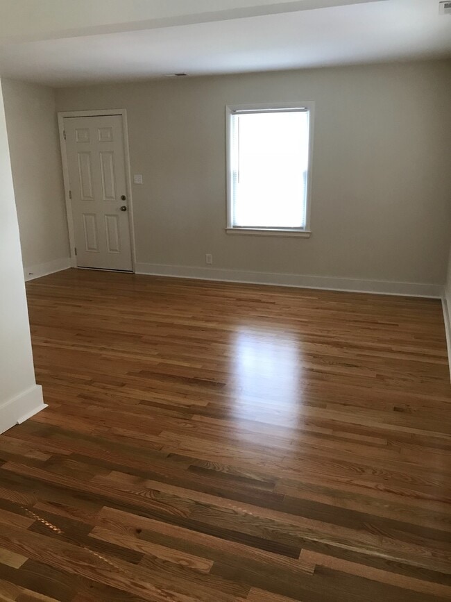 Foto del edificio - Beautiful Remodeled Two Bedroom House Near...