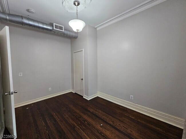 Foto del edificio - 302 Princeton Ave