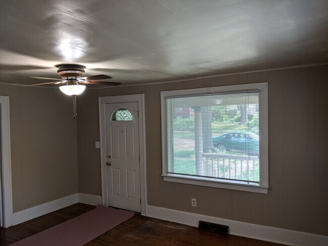 Building Photo - 2 bedroom single-family home in Iowa City