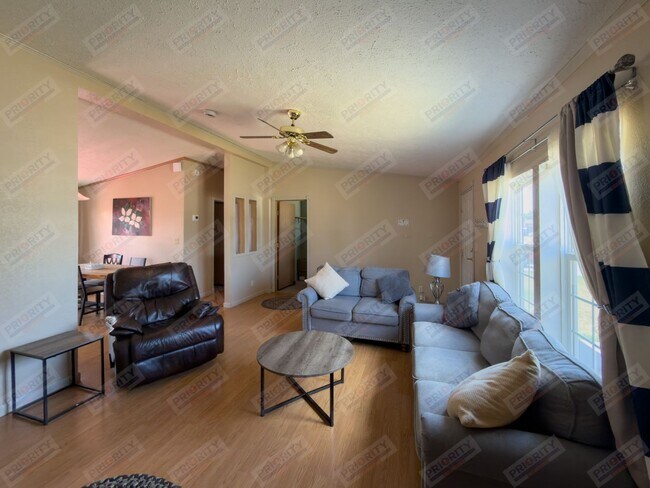 Foto del edificio - 1302 Orchid Ln