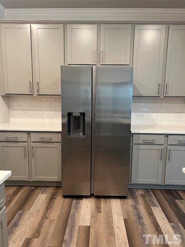 Foto del edificio - End Unit Townhome for Rent 3 bedroom Double Garage