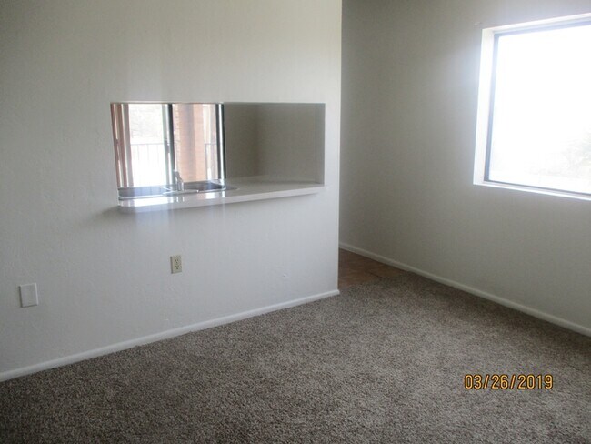 Building Photo - 1532 S. Columbus Blvd #8