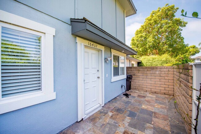 Foto del edificio - Huntington Beach Townhouse