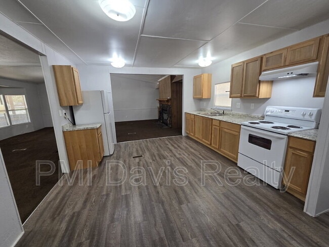 Foto del edificio - 2288 Amarylis Ave